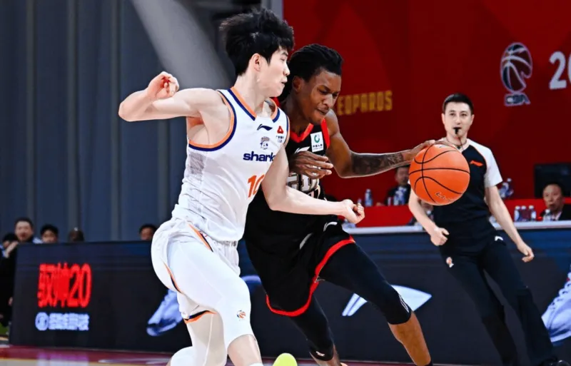 乐鱼体育-CBA常规赛：史密斯38分&amp;amp;贺希宁25分，深圳终结上海九连胜